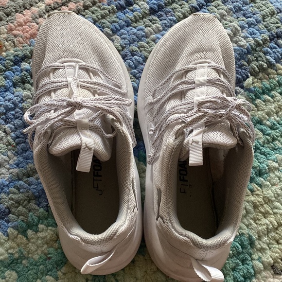 Puma Size 6.5 White shoes - Picture 2 of 2